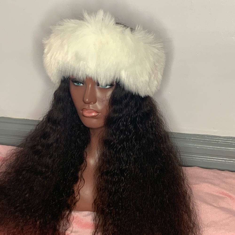 White furry headband {SOLD OUT} - Picture 5 of 7
